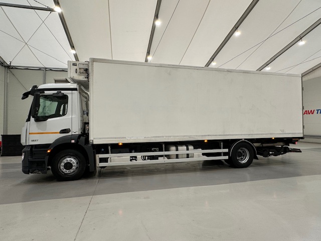 Mercedes Antos 1827 Day Cab Fridge Box