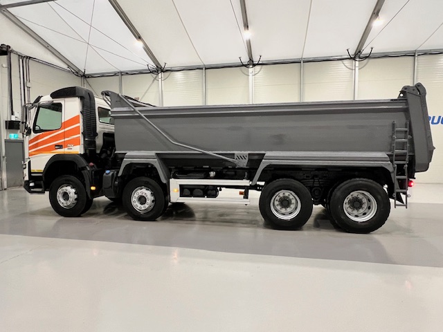Volvo FMX 420 8×4 Day Cab Steel Tipper