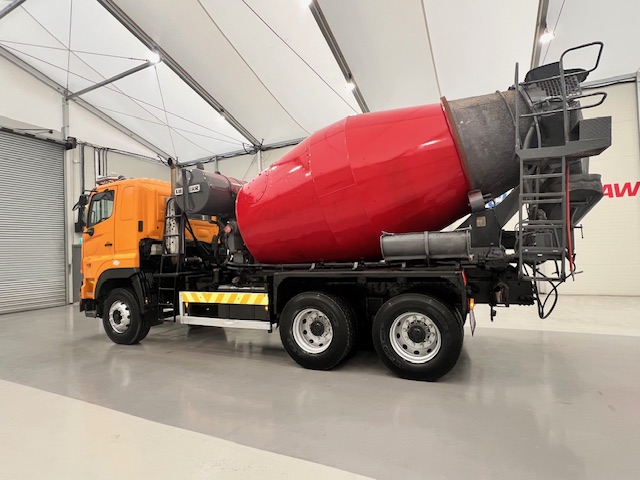 Hino 700 2813 6×4 Cement Mixer