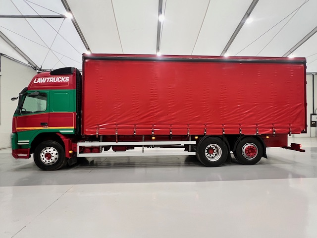 Volvo FM 450 6×2 Sleeper Cab Curtainsider