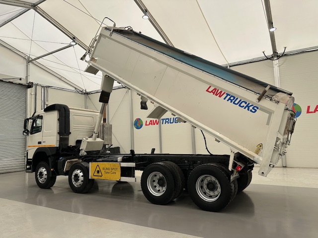 Volvo FM 410 8×4 Sleeper Cab Tar Spec Tipper