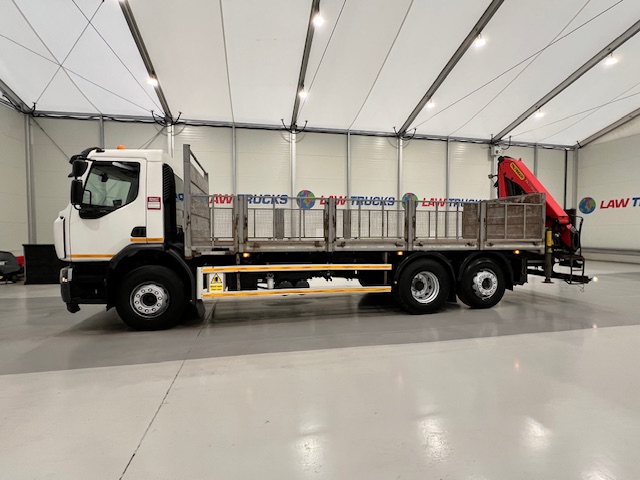Renault C320 6×2 Day Cab Dropside with Crane