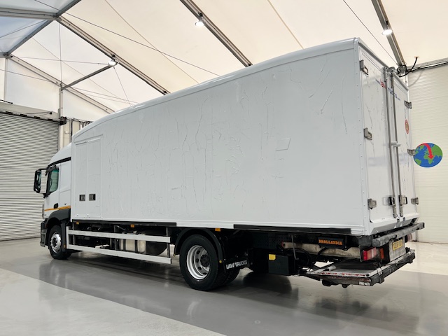 Mercedes Actros 1824 4×2 Sleeper Cab Fridge Box