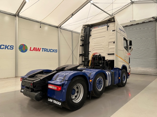 Volvo FH 500 Euro 5 6×2 Tractor Unit Safari Edition