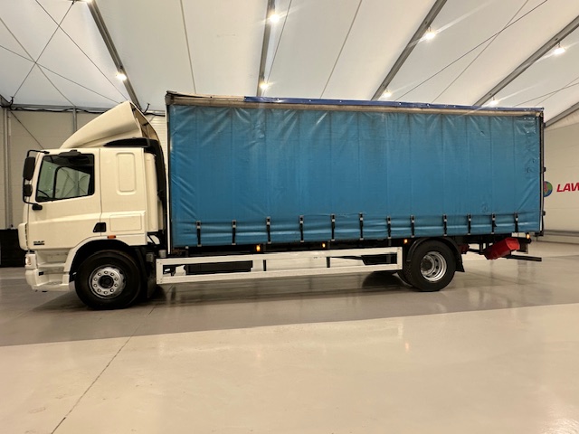 DAF CF65 220 Sleeper Cab Curtainsider Manual