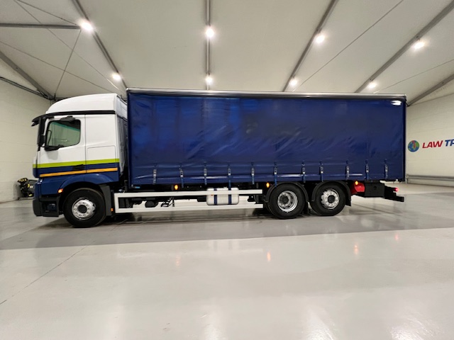 Mercedes Actros 2530 6×2 Sleeper Cab Curtainsider