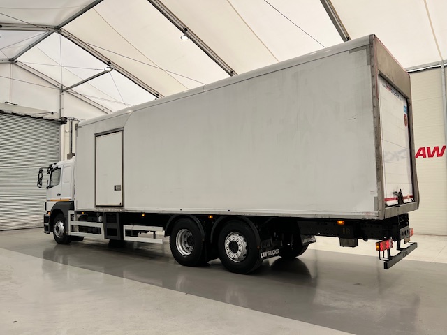 Mercedes Axor 2529 6×2 Rear Lift Sleeper Cab Fridge Box