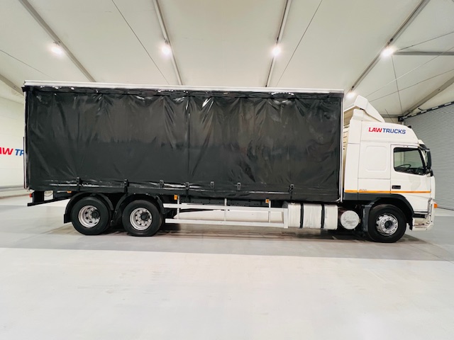 Volvo FM9 260 10 Tyre Sleeper Cab Curtainsider