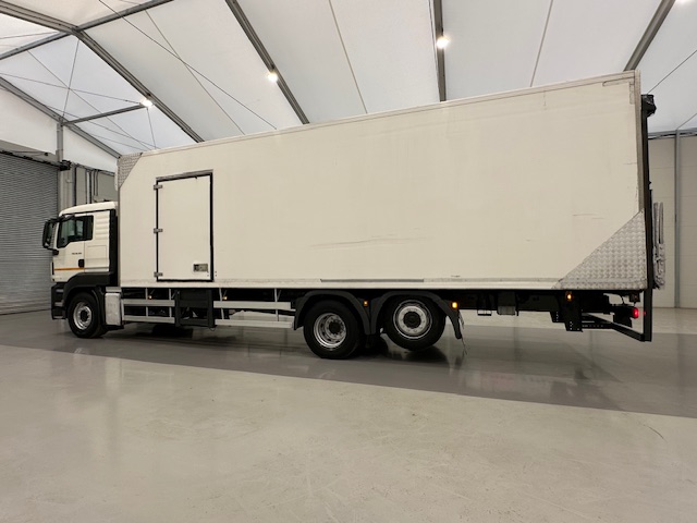 MAN TGS 26.320 6×2 Sleeper Cab Fridge Box