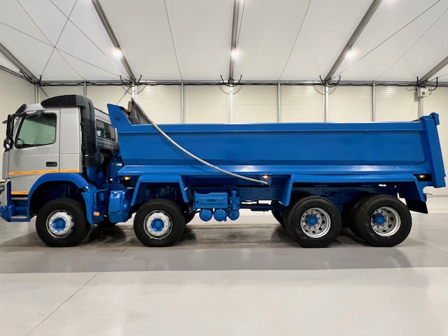 Volvo FMX 410 8×4 Day Cab Steel Tipper