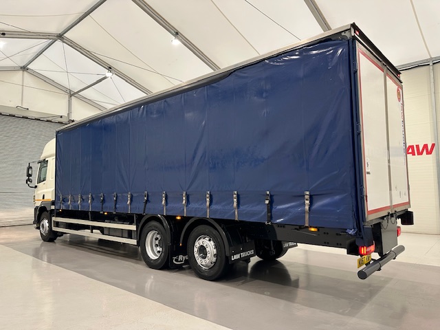 DAF CF 330 6×2 Rear Lift Sleeper Cab Curtainsider