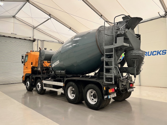 Hino 700 3241 8×4 Cement Mixer