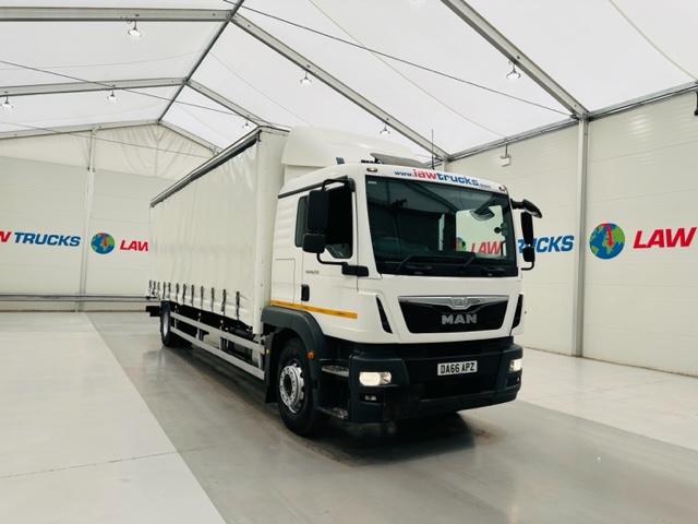 MAN TGM 18.250 Sleeper Cab Curtainsider