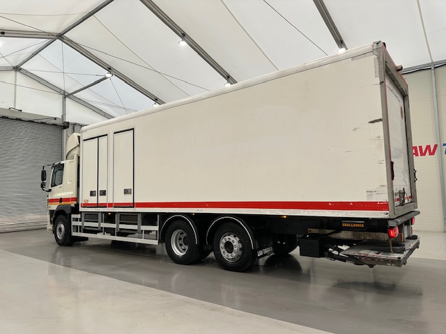 DAF CF 370 6×2 Sleeper Cab Fridge Box