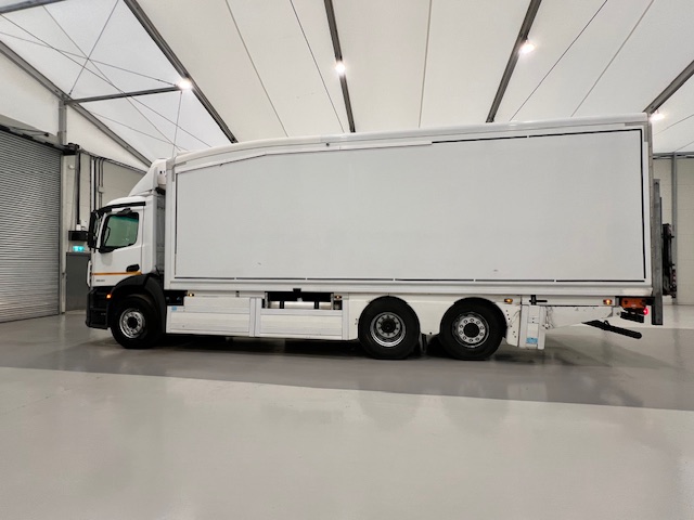 Mercedes Antos 2540 6×2 Rear Lift Day Cab Fridge Box