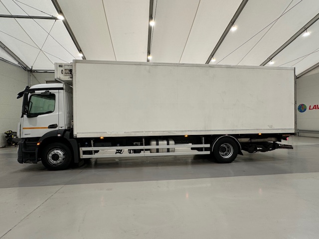 Mercedes Antos 1827 Day Cab Fridge Box