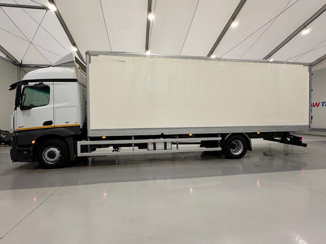 Mercedes Actros 1830 Sleeper Cab Box Van