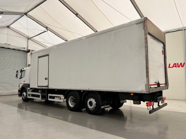Mercedes Axor 2529 6×2 Rear Lift Sleeper Cab Fridge Box