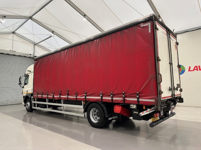 DAF CF 260 Sleeper Cab Curtainsider