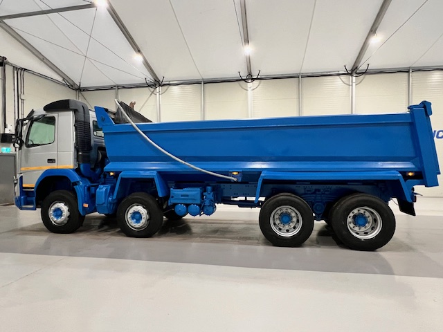 Volvo FMX 410 8×4 Day Cab Steel Tipper
