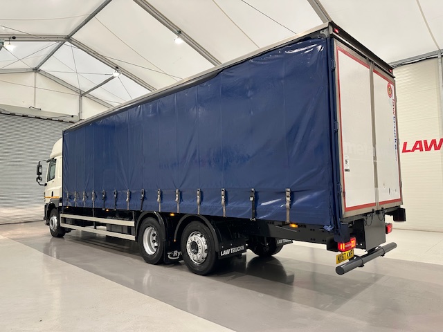 DAF CF 330 6×2 Rear Lift Sleeper Cab Curtainsider