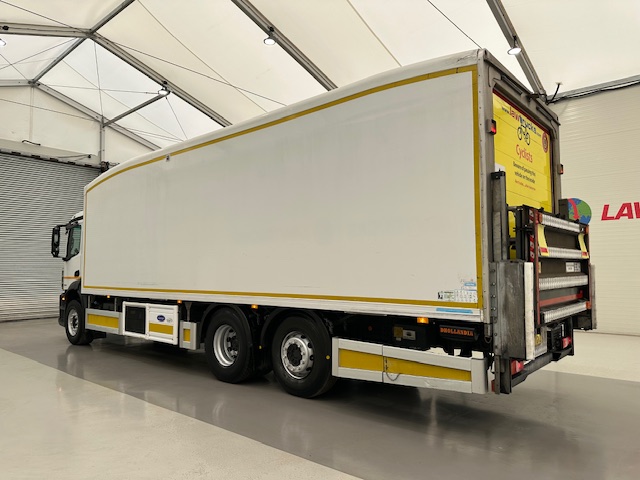 Mercedes Antos 2532 6×2 Rear Lift Day Cab Fridge Box