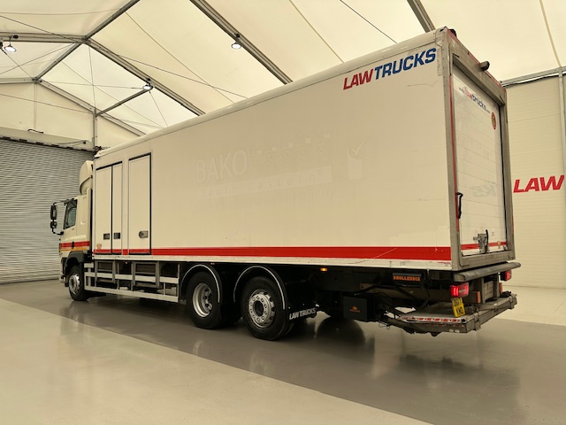 DAF CF 370 6×2 Sleeper Cab Fridge Box