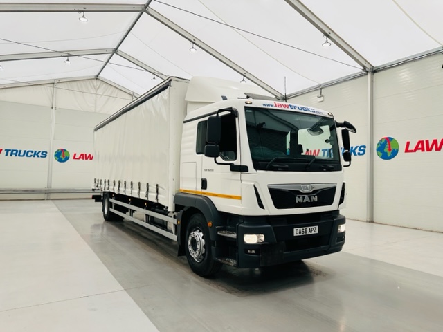 MAN TGM 18.250 Sleeper Cab Curtainsider