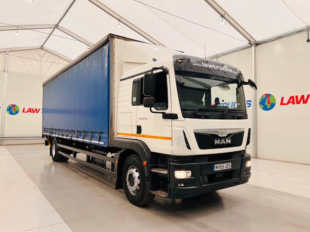 MAN TGM 18.250 Sleeper Cab Curtainsider