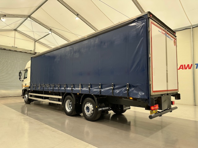 DAF CF 330 6×2 Rear Lift Sleeper Cab Curtainsider
