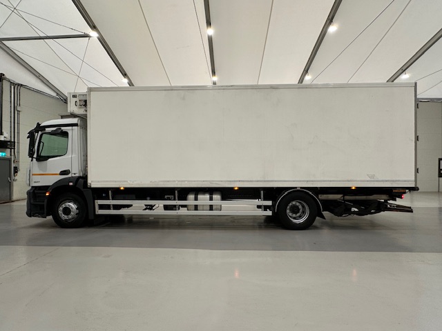 Mercedes Antos 1827 Day Cab Fridge Box
