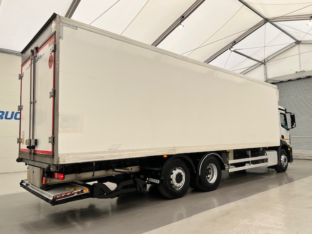 Mercedes Actros 2532 6×2 Rear Lift Day Cab Fridge Box
