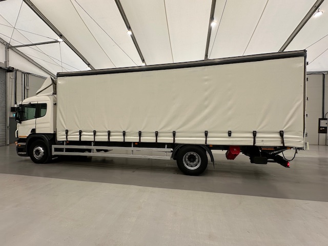 Scania P230 4×2 Sleeper Cab Curtainsider Manual