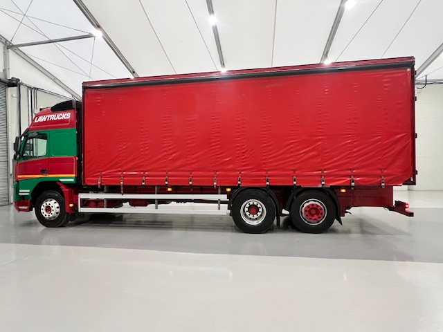 Volvo FM 450 6×2 Sleeper Cab Curtainsider