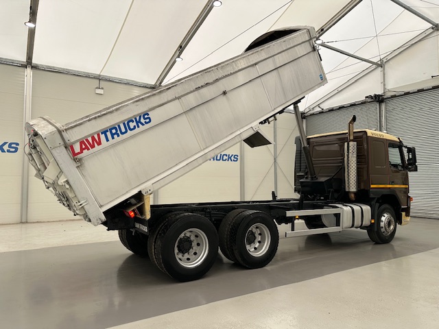 Volvo FM9 300 6×4 Sleeper Cab Tipper Manual