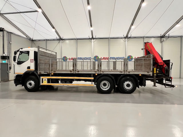 Renault C320 6×2 Day Cab Dropside with Crane