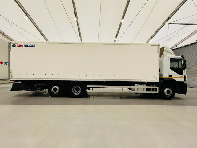 Iveco Stralis 310 AT 6×2 Box Van