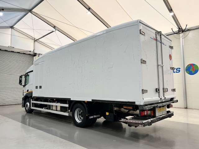 Mercedes Actros 1824 4×2 Sleeper Cab Fridge Box