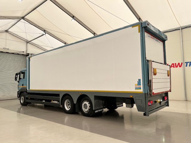 MAN TGS 26.320 6×2 Sleeper Cab Insulated Box Van