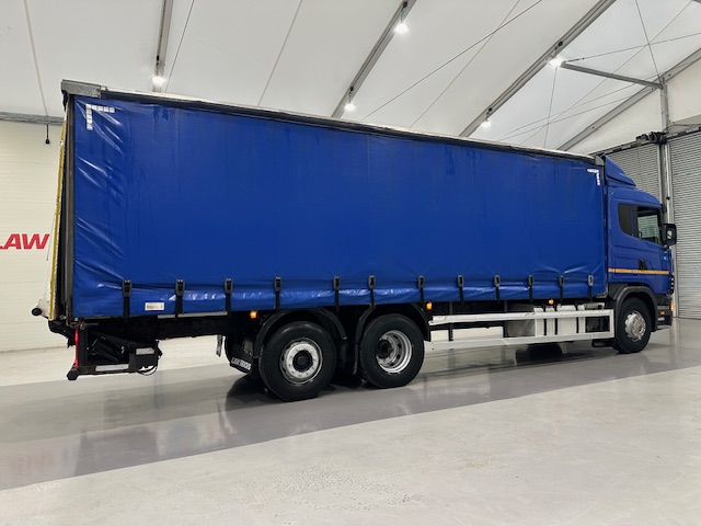 Scania 114 340 6×2 Rear Lift Sleeper Cab Curtainsider