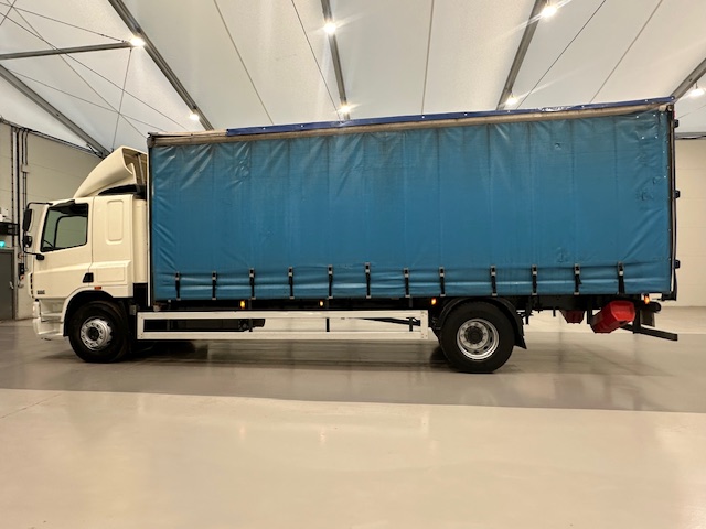 DAF CF65 220 Sleeper Cab Curtainsider Manual