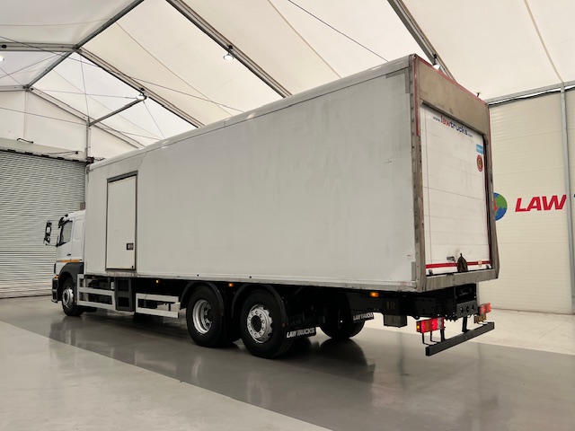 Mercedes Axor 2529 6×2 Rear Lift Sleeper Cab Fridge Box