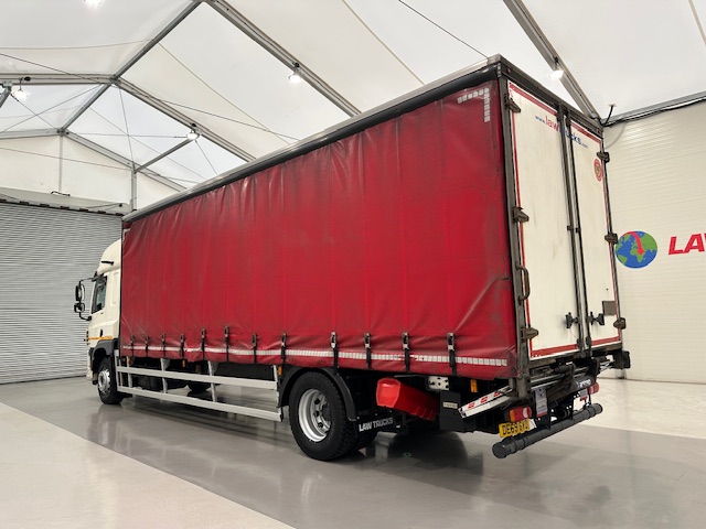 DAF CF 260 Sleeper Cab Curtainsider
