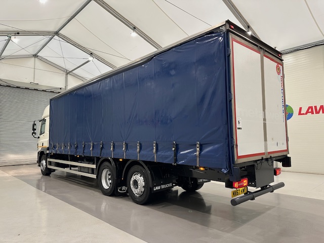 DAF CF 330 6×2 Rear Lift Sleeper Cab Curtainsider