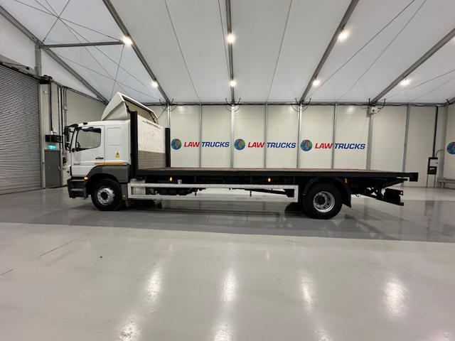 Mercedes Axor 1824 Sleeper Cab Flatbed