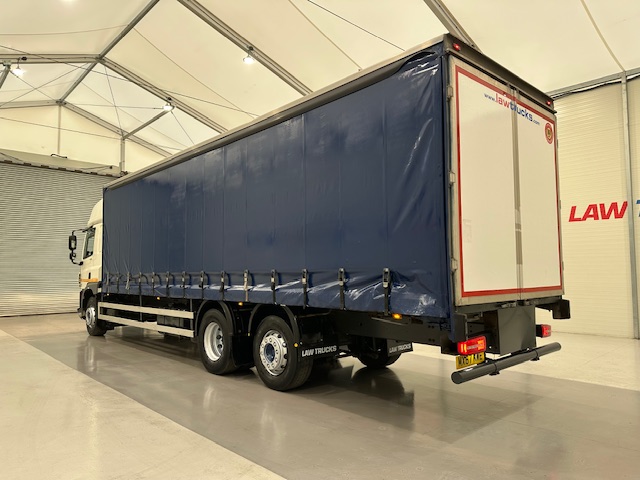 DAF CF 330 6×2 Rear Lift Sleeper Cab Curtainsider