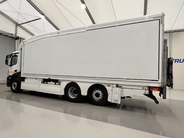 Mercedes Antos 2540 6×2 Rear Lift Day Cab Fridge Box