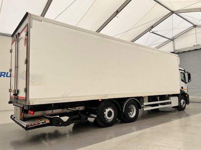 Mercedes Actros 2532 6×2 Rear Lift Day Cab Fridge Box