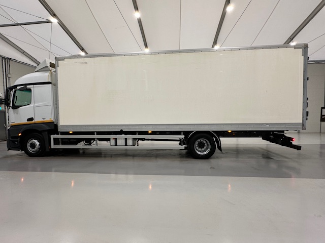 Mercedes Actros 1830 Sleeper Cab Box Van