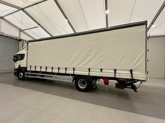 Scania P230 4×2 Sleeper Cab Curtainsider Manual